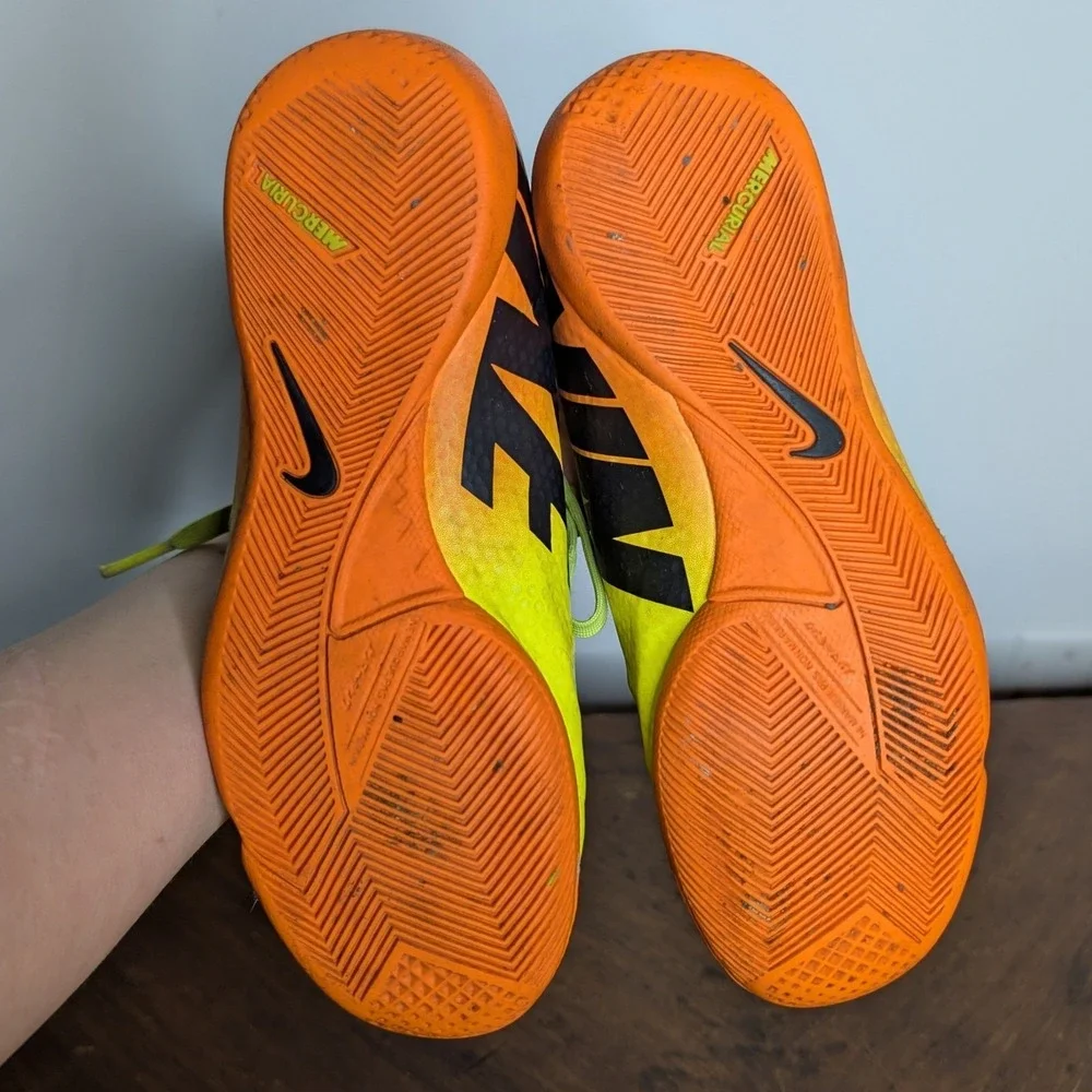Nike Boy's‎ 2 Yellow Orange Ombre Lace up Athletic Running Shoes - Picture 6 of 7